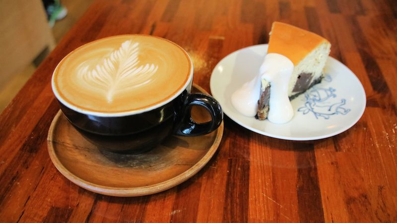 台湾おすすめカフェ：台北の隠れ家的ブックカフェ「窩著咖啡 Perch Café」