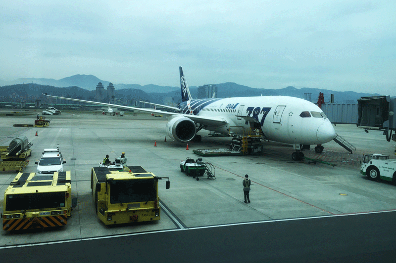 台北までの飛行機は日系大手航空会社かLCCか、どちらが良いの!?