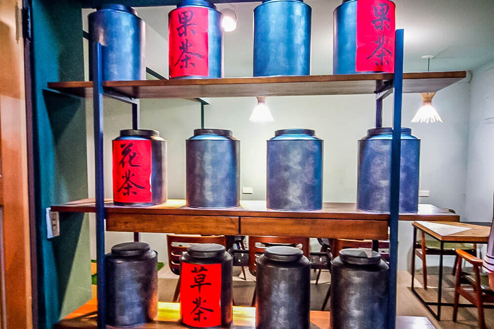 台北で気軽に入れるお茶のお店「城市草倉」